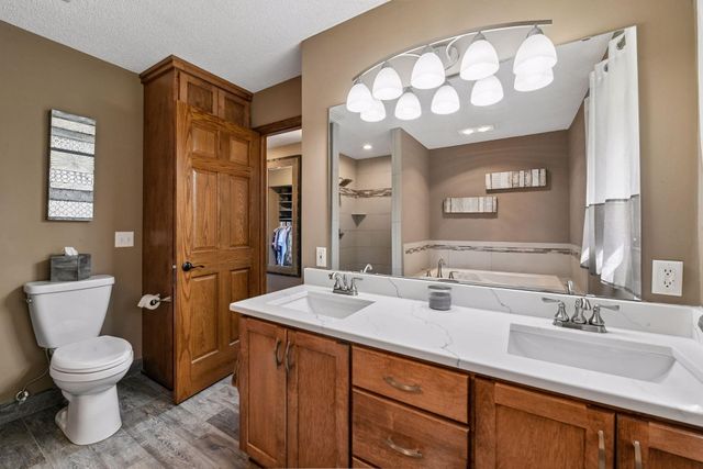 920 Pershing Circle, Burnsville, MN 55306