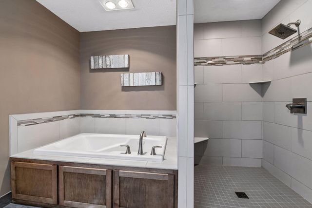 920 Pershing Circle, Burnsville, MN 55306