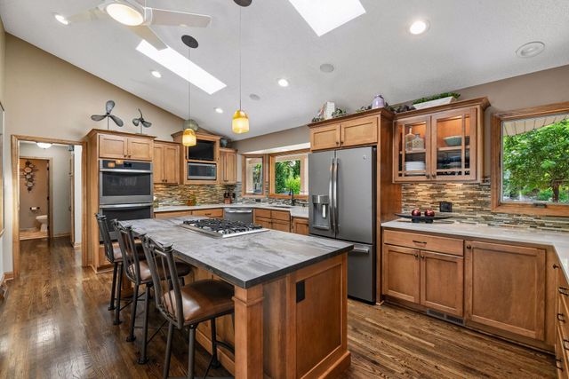 920 Pershing Circle, Burnsville, MN 55306