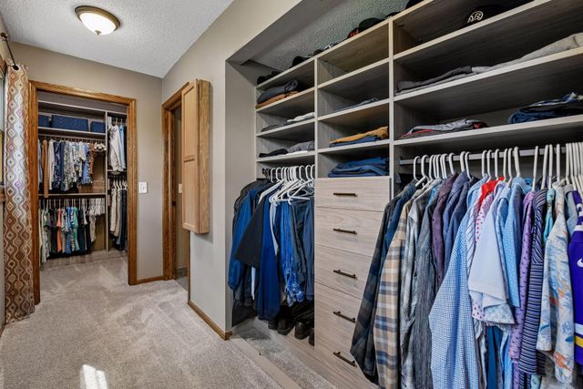 920 Pershing Circle, Burnsville, MN 55306
