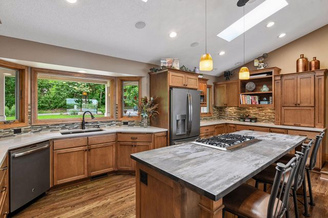 920 Pershing Circle, Burnsville, MN 55306
