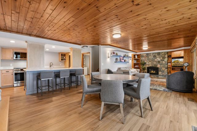 920 Pershing Circle, Burnsville, MN 55306