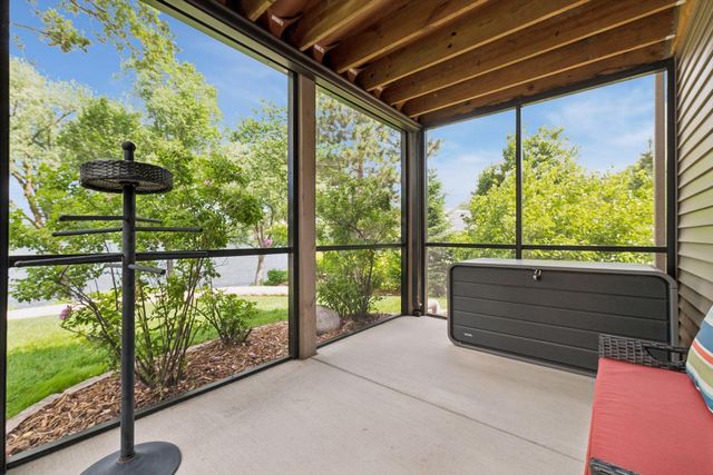 920 Pershing Circle, Burnsville, MN 55306
