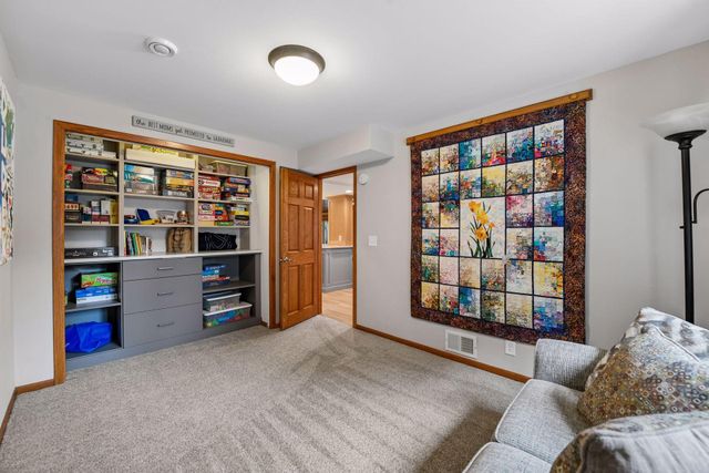 920 Pershing Circle, Burnsville, MN 55306