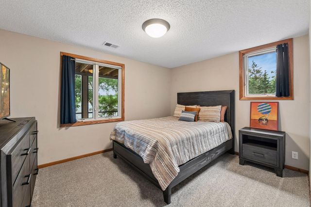 920 Pershing Circle, Burnsville, MN 55306