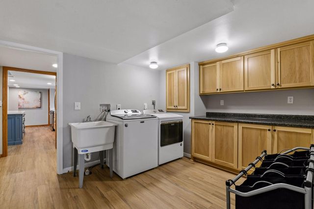 920 Pershing Circle, Burnsville, MN 55306