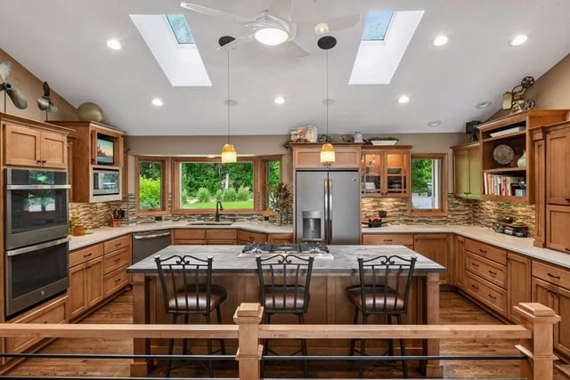 920 Pershing Circle, Burnsville, MN 55306
