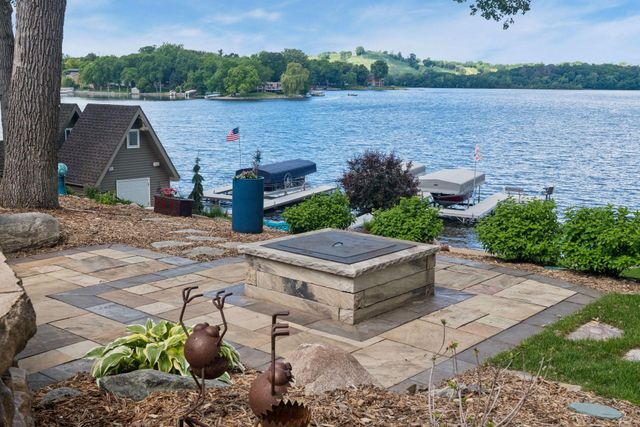 920 Pershing Circle, Burnsville, MN 55306