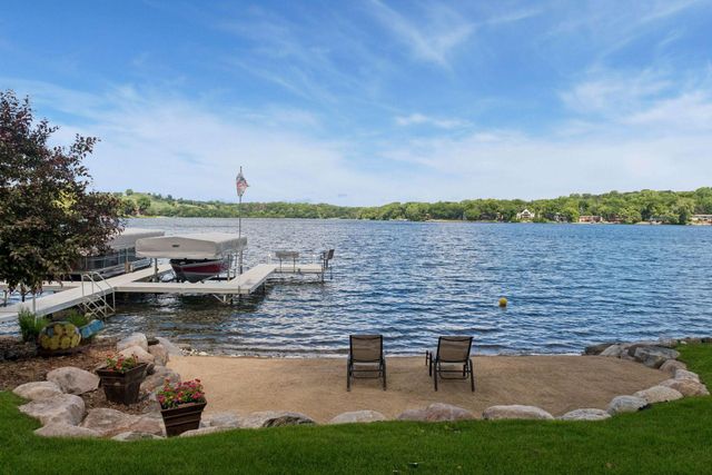 920 Pershing Circle, Burnsville, MN 55306