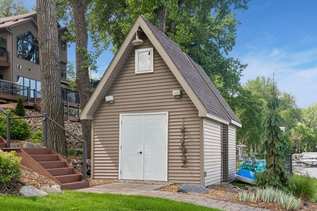 920 Pershing Circle, Burnsville, MN 55306