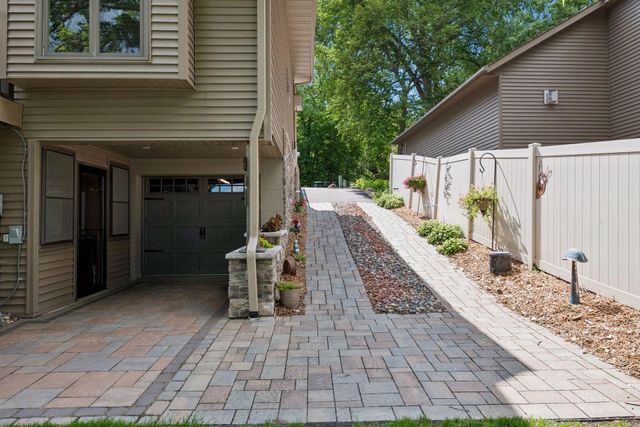 920 Pershing Circle, Burnsville, MN 55306