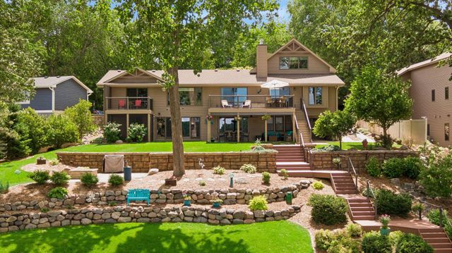 920 Pershing Circle, Burnsville, MN 55306