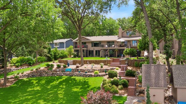 920 Pershing Circle, Burnsville, MN 55306