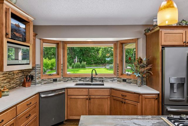 920 Pershing Circle, Burnsville, MN 55306