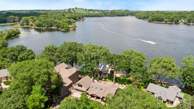 920 Pershing Circle, Burnsville, MN 55306