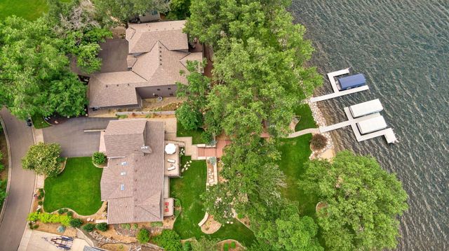 920 Pershing Circle, Burnsville, MN 55306