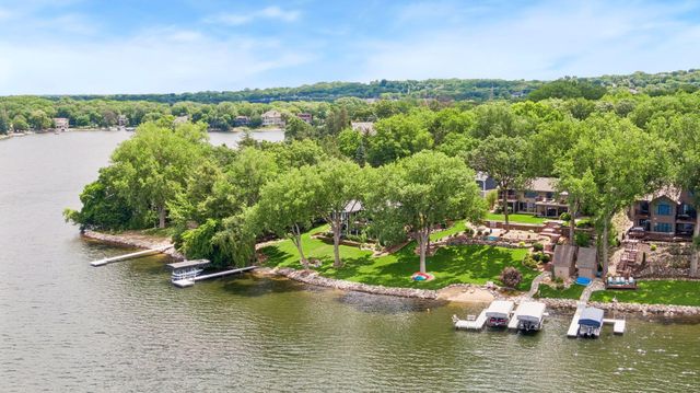 920 Pershing Circle, Burnsville, MN 55306