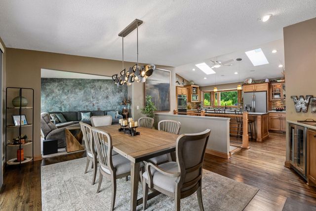 920 Pershing Circle, Burnsville, MN 55306