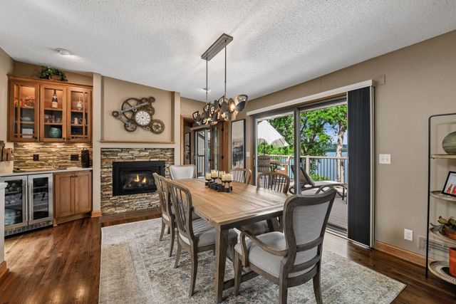 920 Pershing Circle, Burnsville, MN 55306