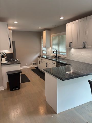 130 Birchwood Road, Northbrook, IL 60062