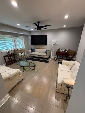 130 Birchwood Road, Northbrook, IL 60062