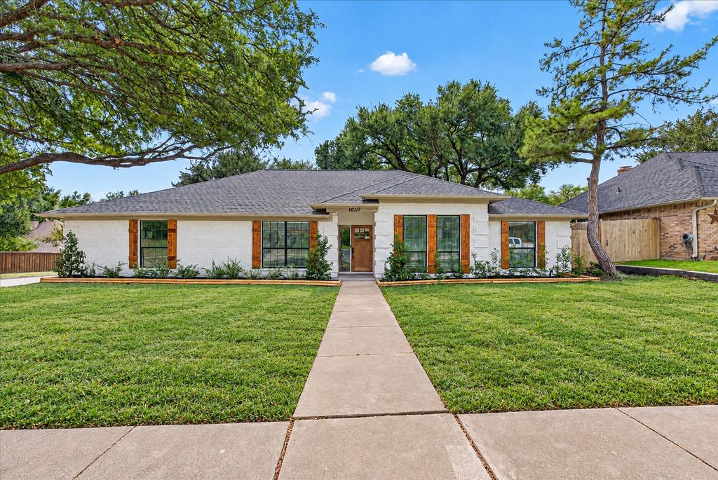 10117 Stoneleigh Drive, Benbrook, TX 76126 — exterior