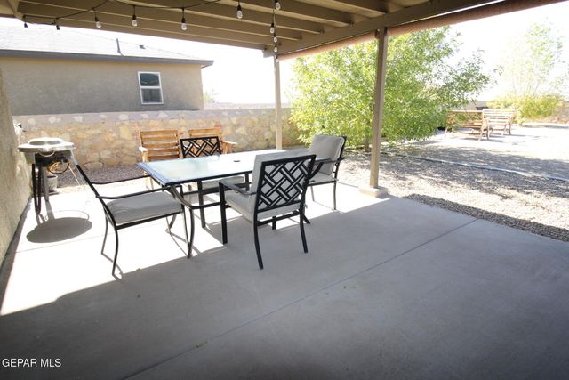 797 NUEVO DESIERTO Drive, El Paso, TX 79928