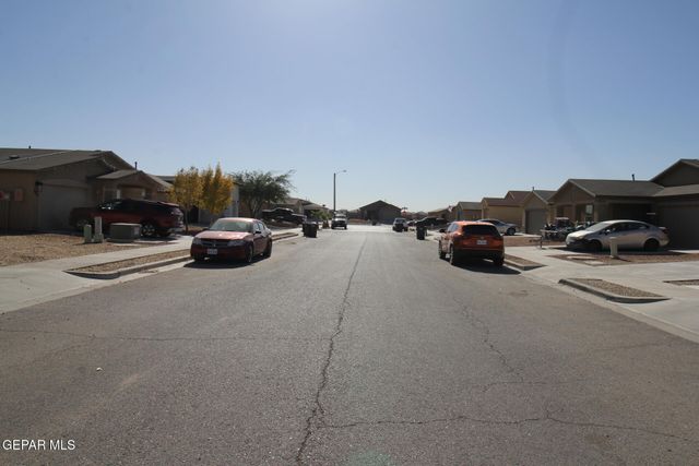 797 NUEVO DESIERTO Drive, El Paso, TX 79928