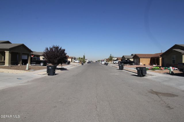 797 NUEVO DESIERTO Drive, El Paso, TX 79928