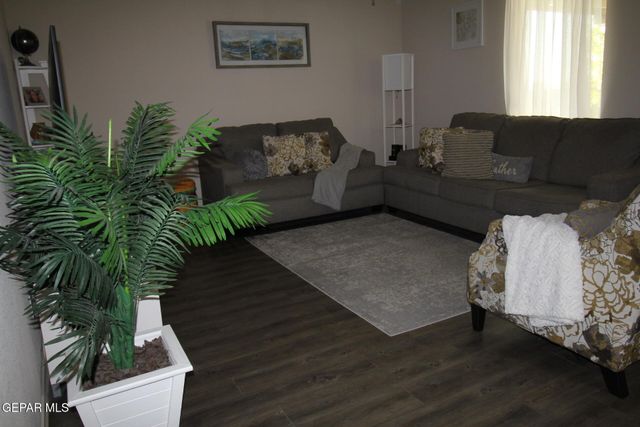 797 NUEVO DESIERTO Drive, El Paso, TX 79928