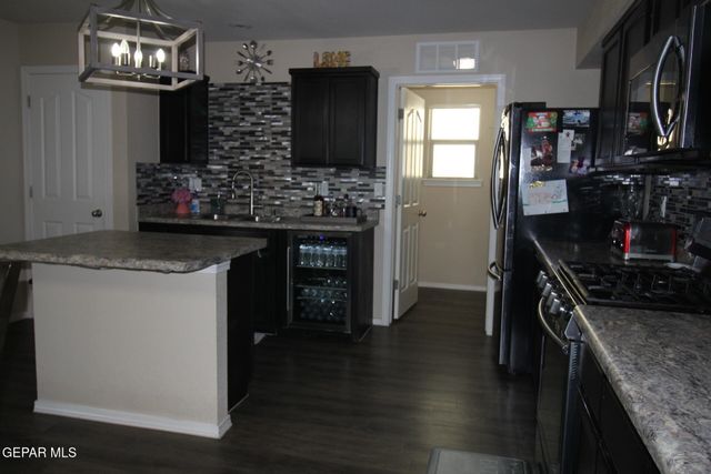 797 NUEVO DESIERTO Drive, El Paso, TX 79928