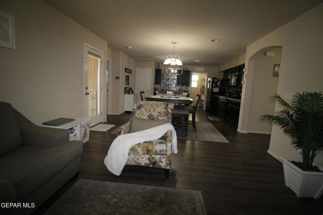 797 NUEVO DESIERTO Drive, El Paso, TX 79928