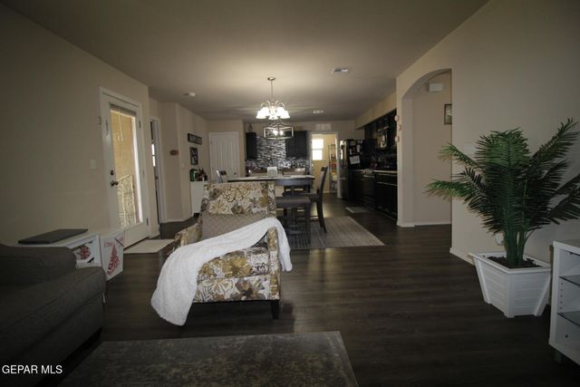 797 NUEVO DESIERTO Drive, El Paso, TX 79928