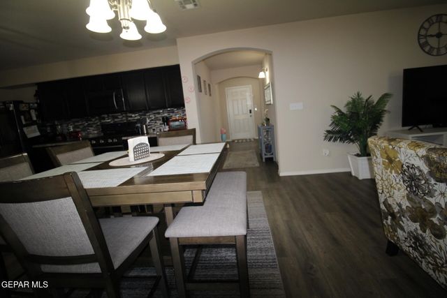 797 NUEVO DESIERTO Drive, El Paso, TX 79928