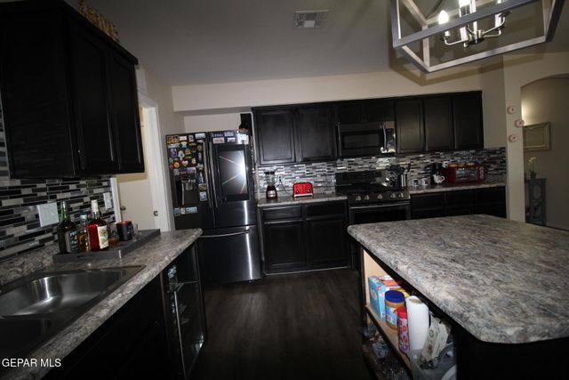 797 NUEVO DESIERTO Drive, El Paso, TX 79928