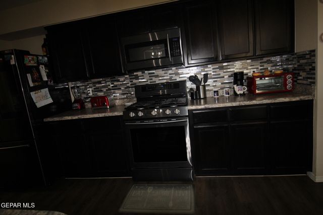 797 NUEVO DESIERTO Drive, El Paso, TX 79928