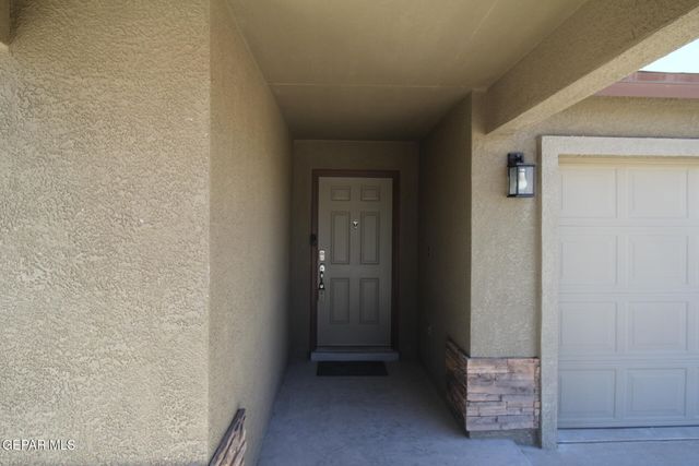 797 NUEVO DESIERTO Drive, El Paso, TX 79928