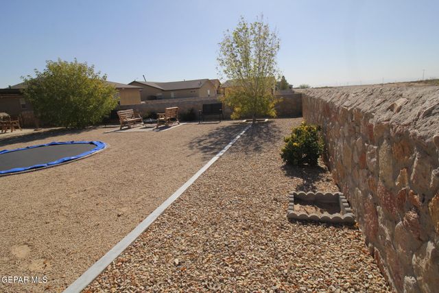 797 NUEVO DESIERTO Drive, El Paso, TX 79928