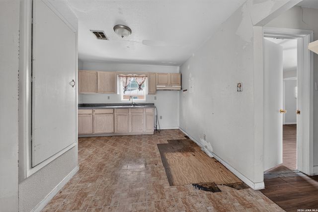 2107 El Jardin, San Antonio, TX 78237