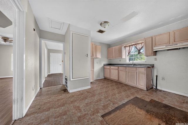 2107 El Jardin, San Antonio, TX 78237