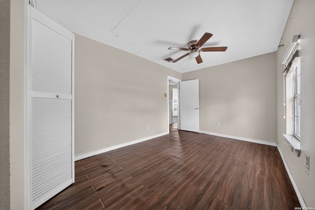 2107 El Jardin, San Antonio, TX 78237