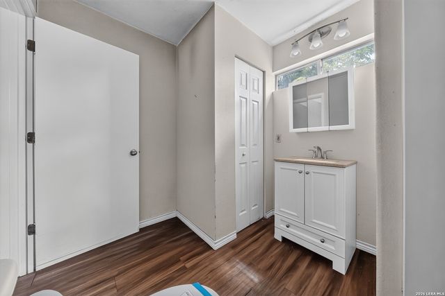 2107 El Jardin, San Antonio, TX 78237