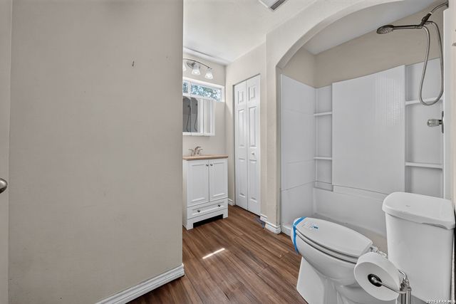 2107 El Jardin, San Antonio, TX 78237
