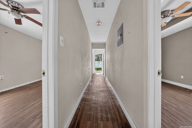 2107 El Jardin, San Antonio, TX 78237
