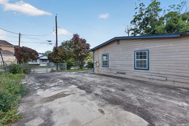 2107 El Jardin, San Antonio, TX 78237