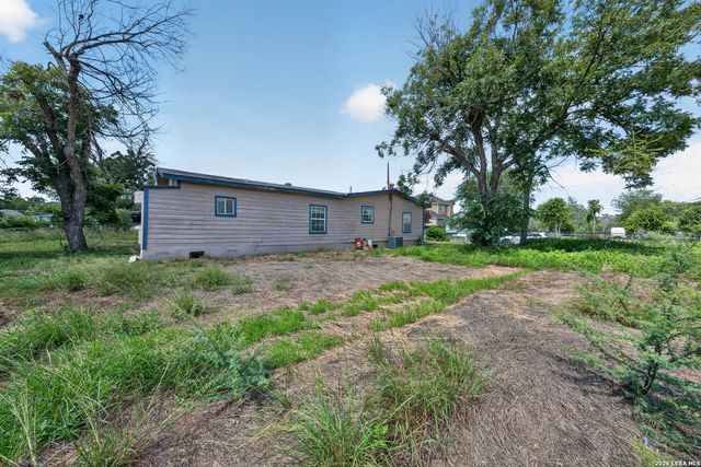 2107 El Jardin, San Antonio, TX 78237