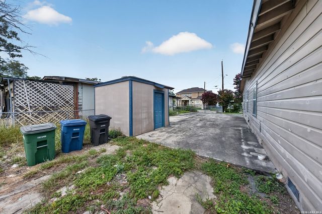 2107 El Jardin, San Antonio, TX 78237