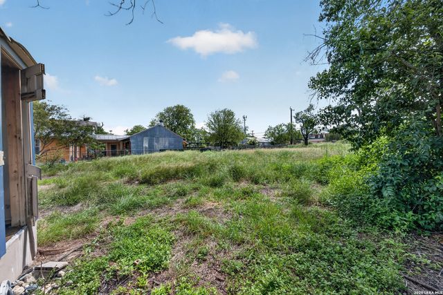 2107 El Jardin, San Antonio, TX 78237