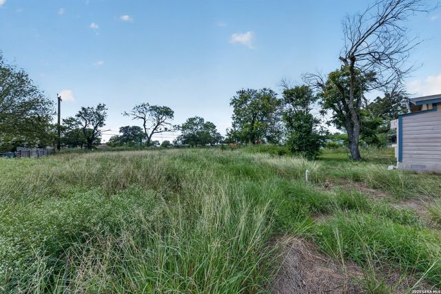 2107 El Jardin, San Antonio, TX 78237