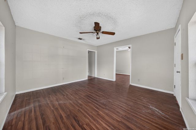 2107 El Jardin, San Antonio, TX 78237